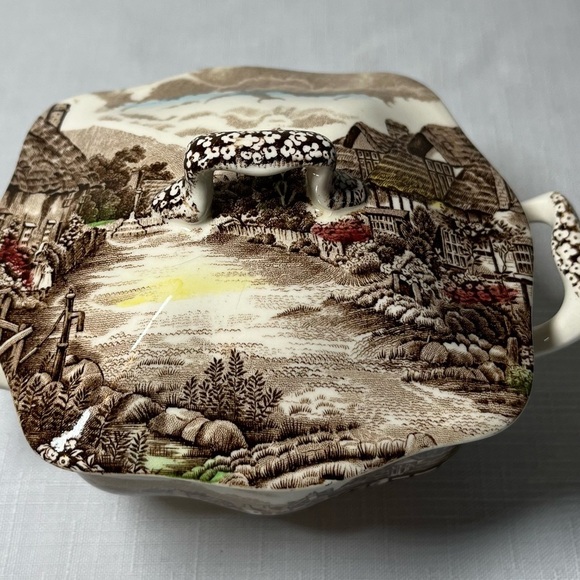 Johnson Brothers Olde English Countryside servers. Gravy/cream veggies dish - Picture 3 of 11